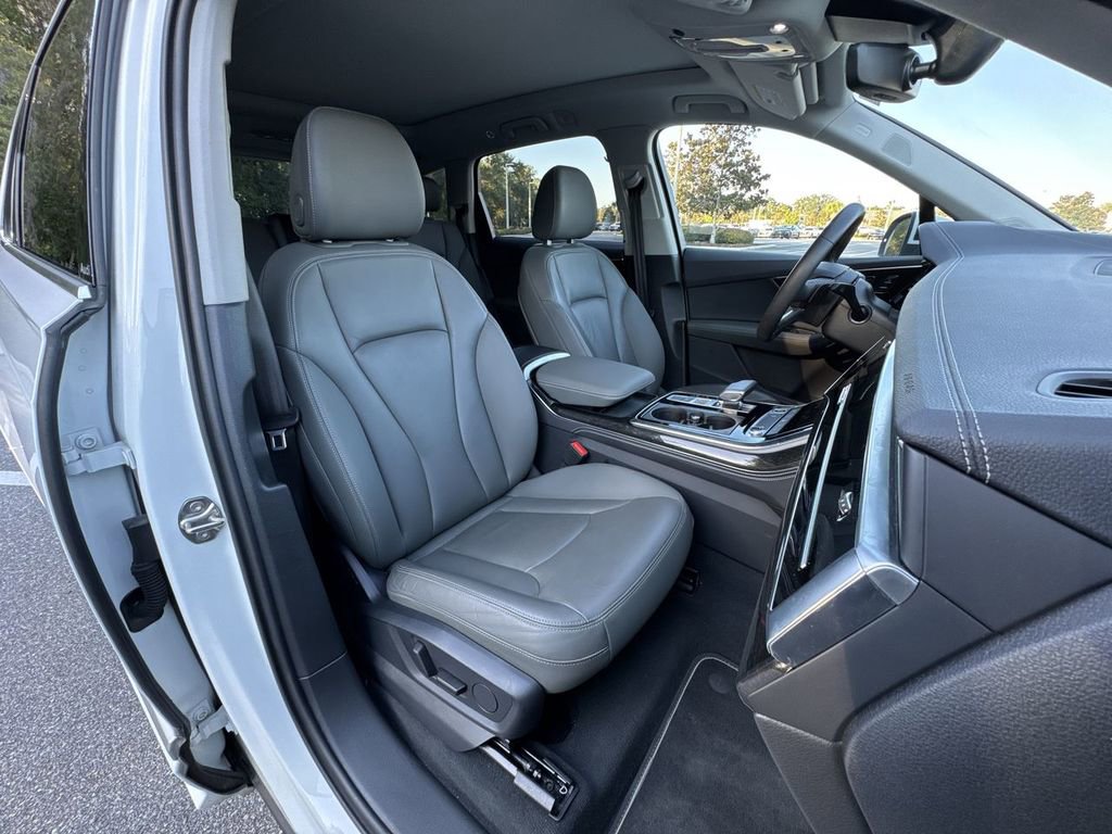 Used 2025 Audi Q7 3.0T Premium Plus image 30
