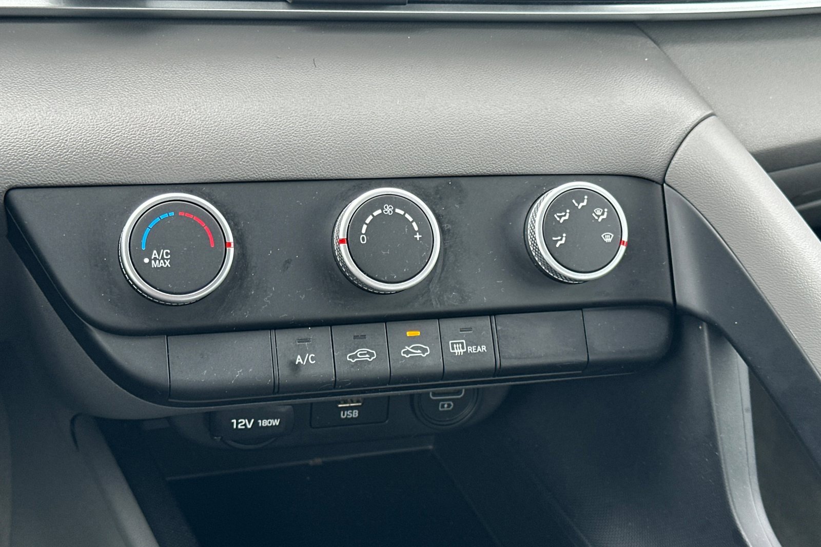 Used 2021 Hyundai Elantra SE image 19