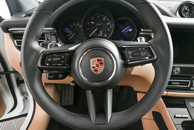 Used 2025 Porsche Macan image 8