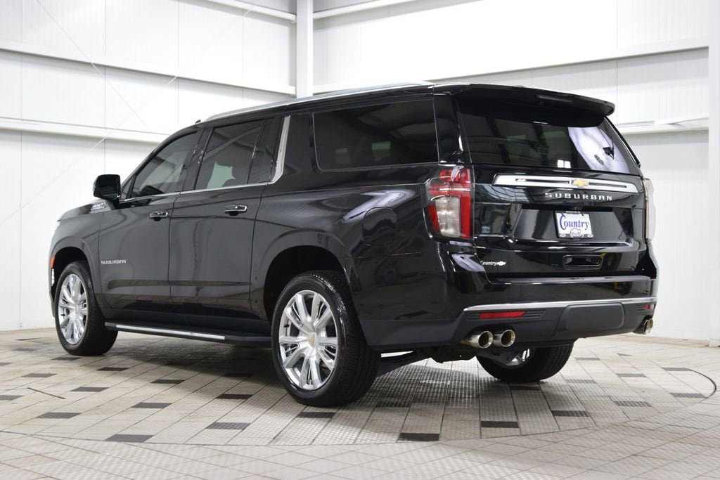 Used 2023 Chevrolet Suburban High Country AWD/4WD image 6
