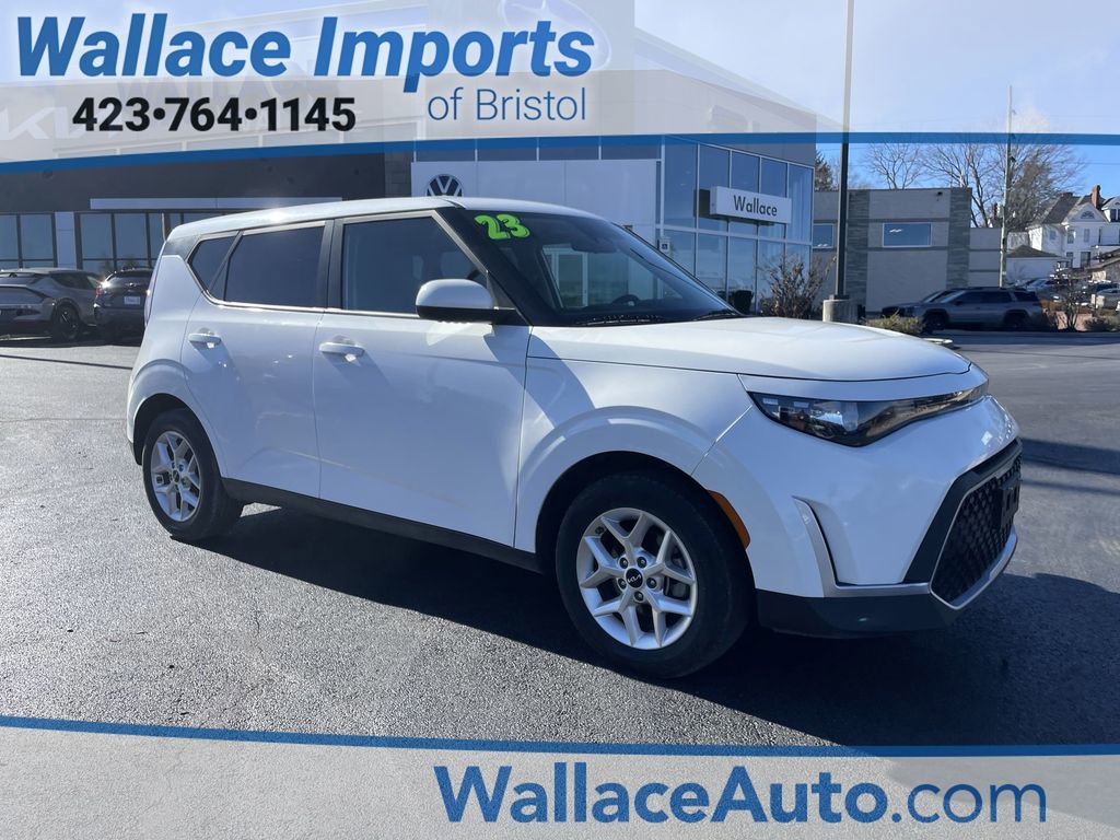 Certified 2023 Kia Soul LX w/ Option Group 015 FWD image 1