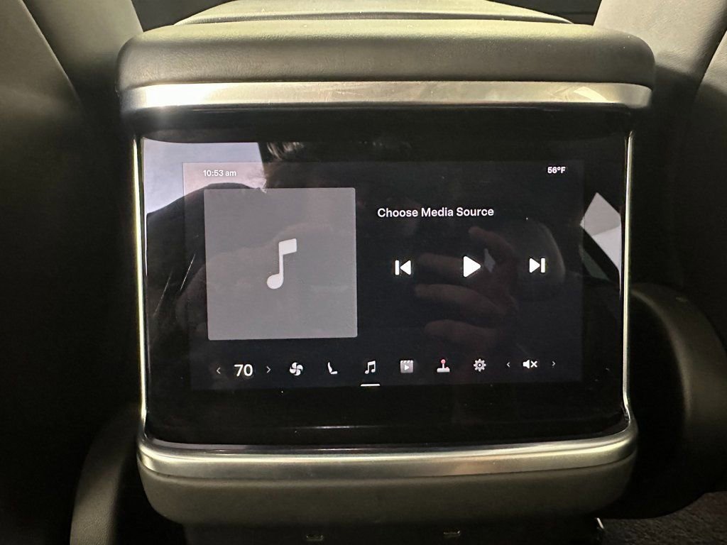 Used 2022 Tesla Model X image 25