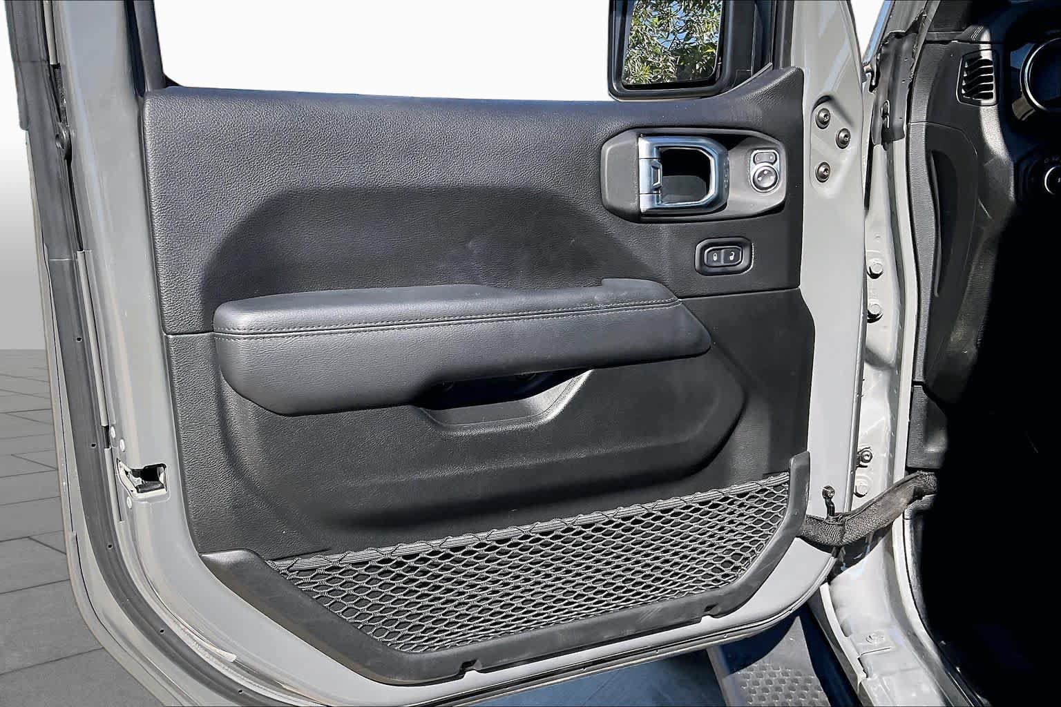 Used 2020 Jeep Wrangler Unlimited Sahara AWD/4WD image 21