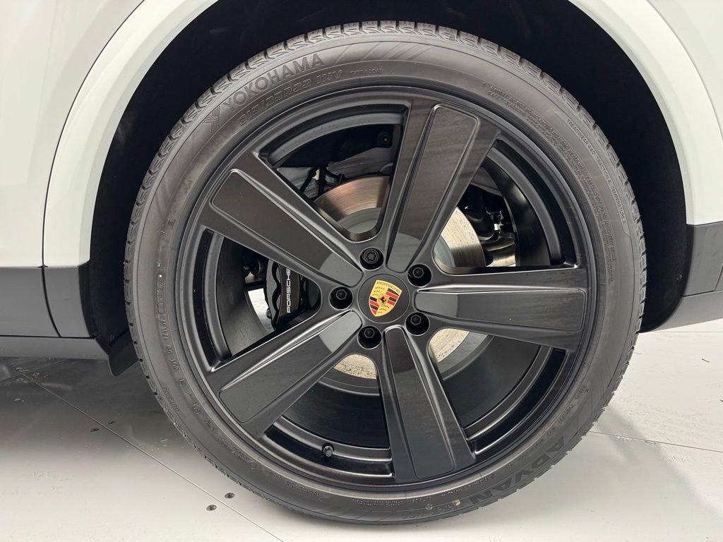 Certified 2025 Porsche Cayenne image 27