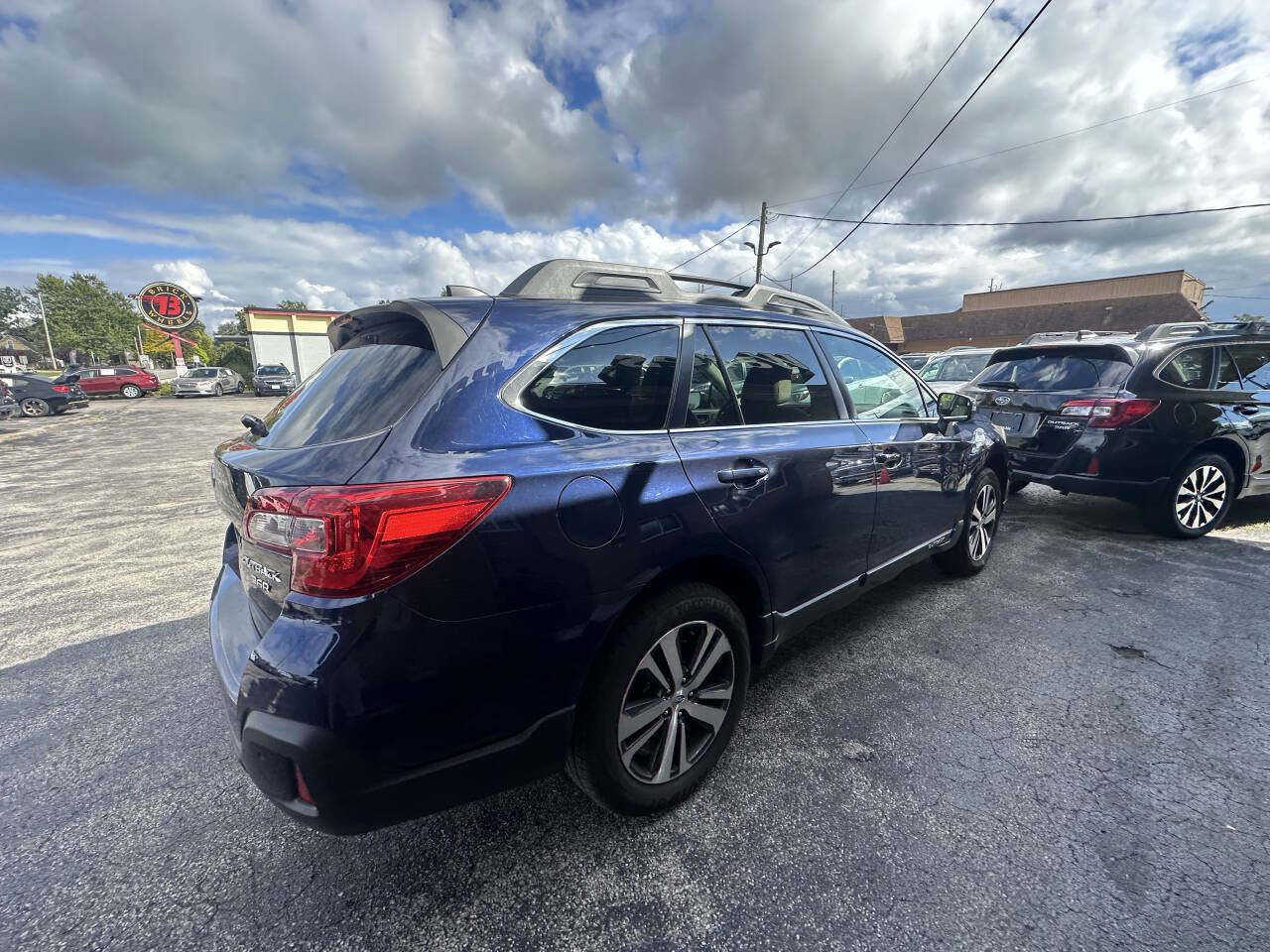 Used 2018 Subaru Outback 3.6R Limited AWD/4WD image 7