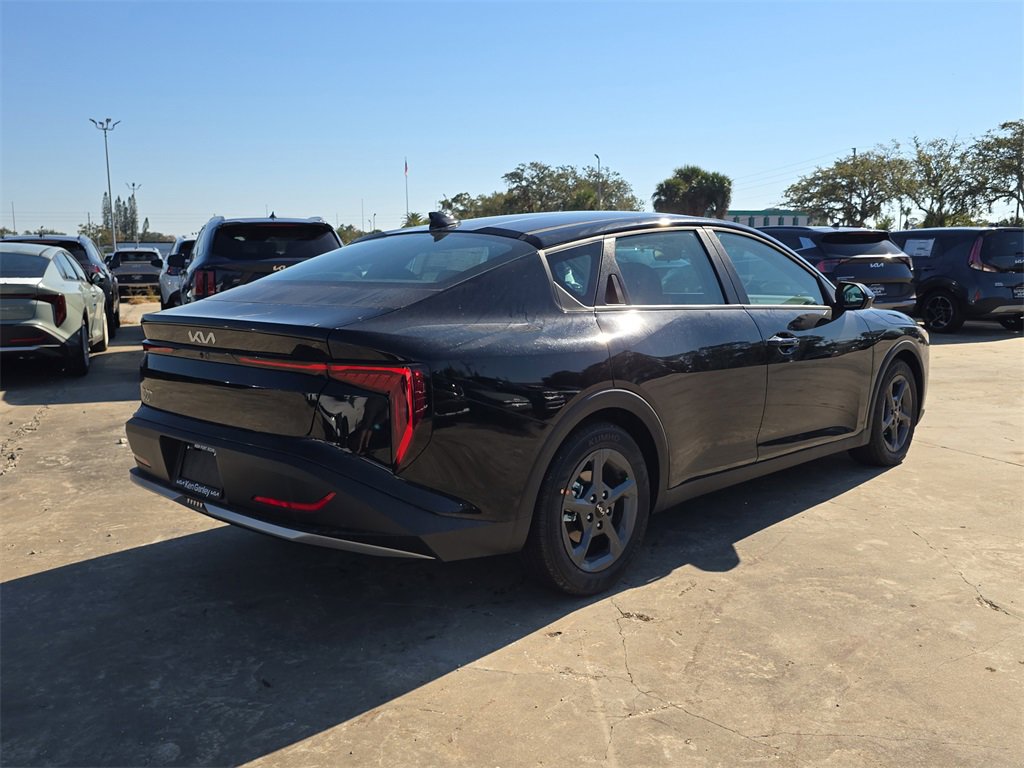 New 2025 Kia K4 LXS image 8