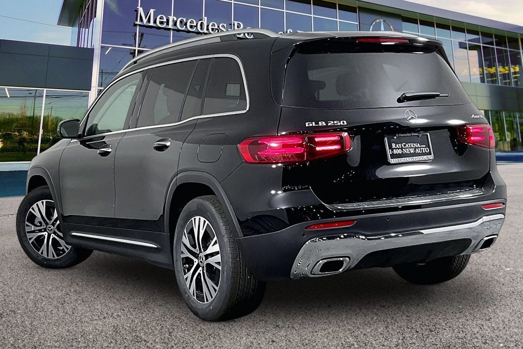 New 2026 Mercedes-Benz GLB 250 4MATIC image 3