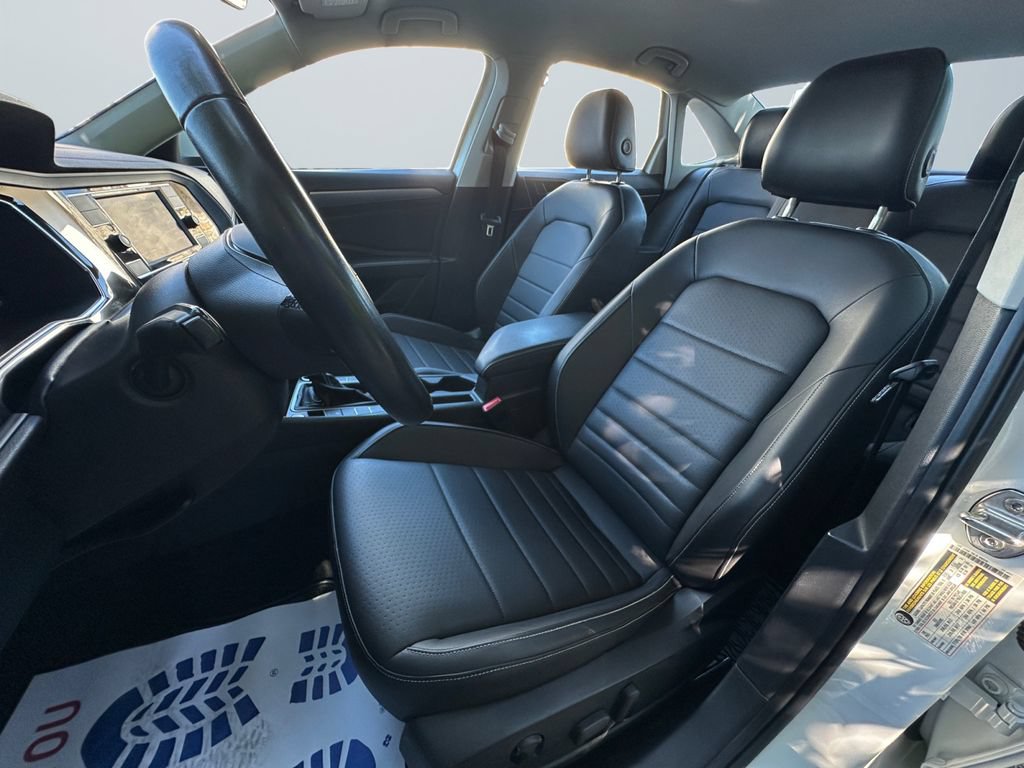 Used 2023 Volkswagen Jetta SE FWD image 9
