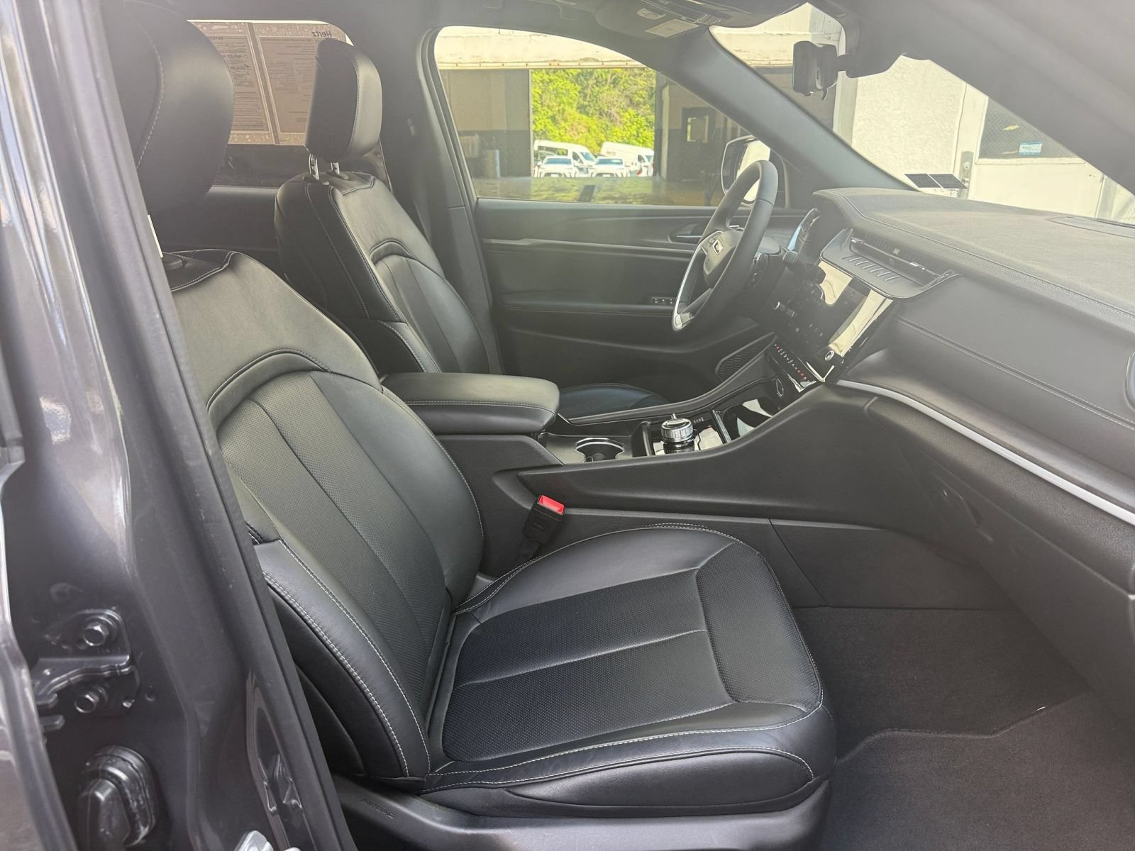 Used 2026 Jeep Grand Cherokee Limited AWD/4WD image 28