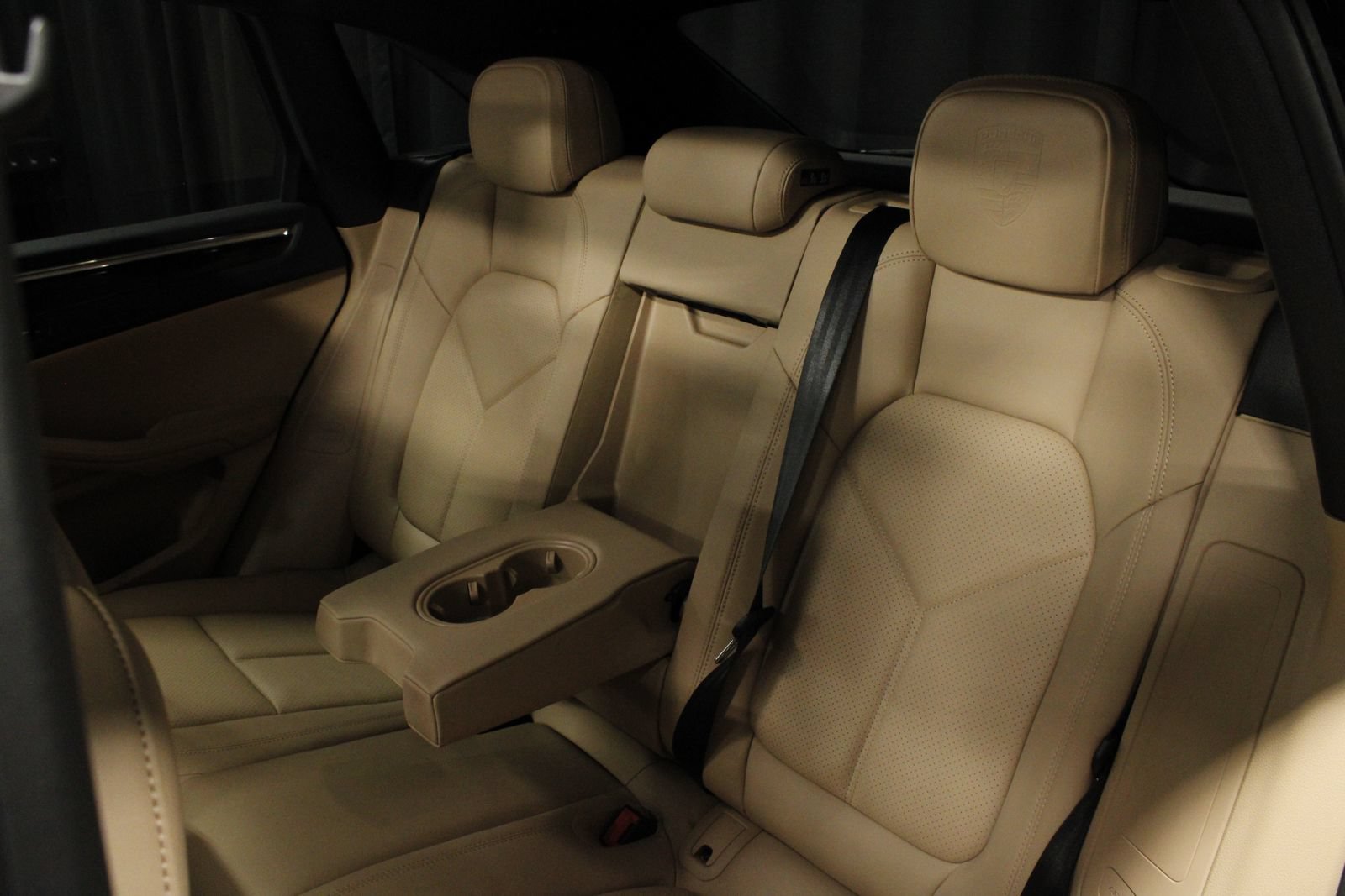 Certified 2026 Porsche Macan AWD/4WD image 21