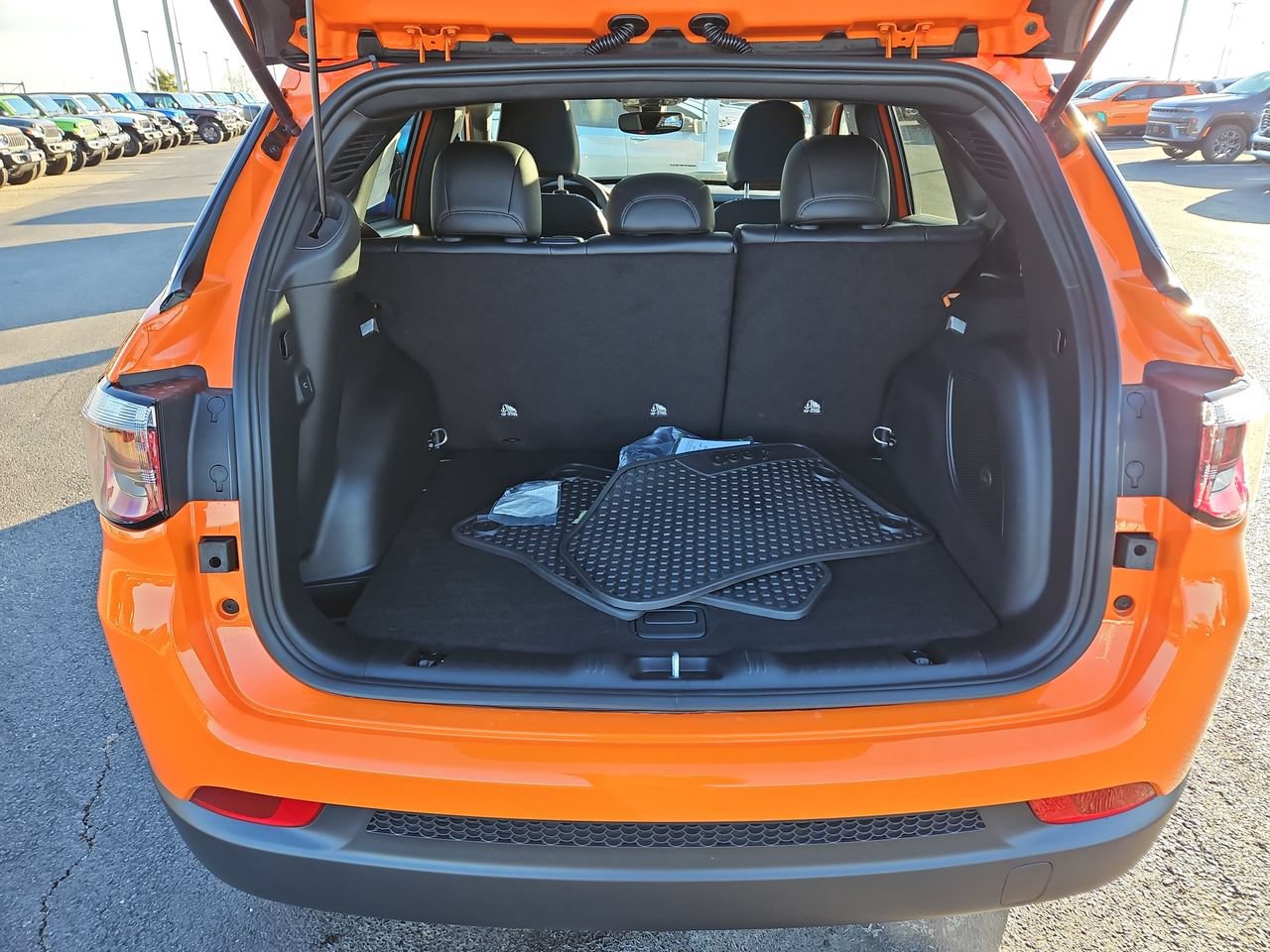 New 2026 Jeep Compass Latitude w/ Sun and Sound Group AWD/4WD image 11