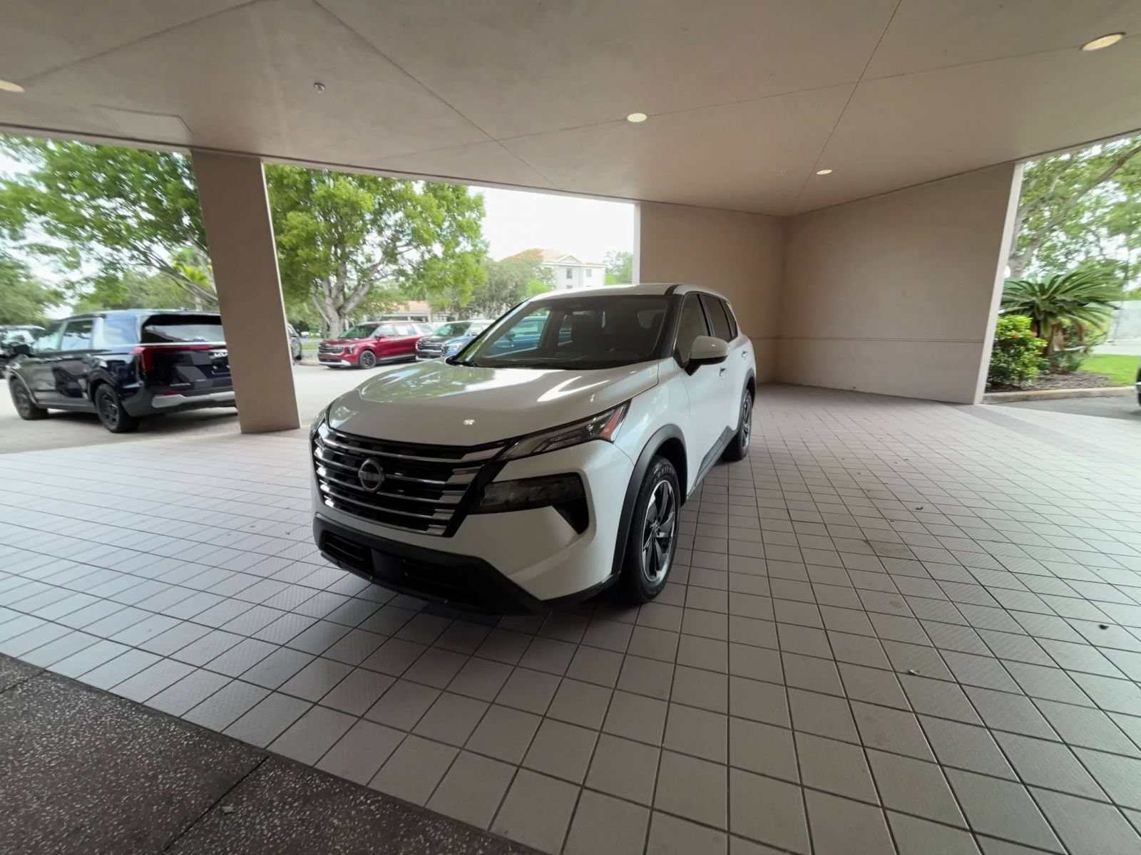 Used 2025 Nissan Rogue SV AWD/4WD image 6
