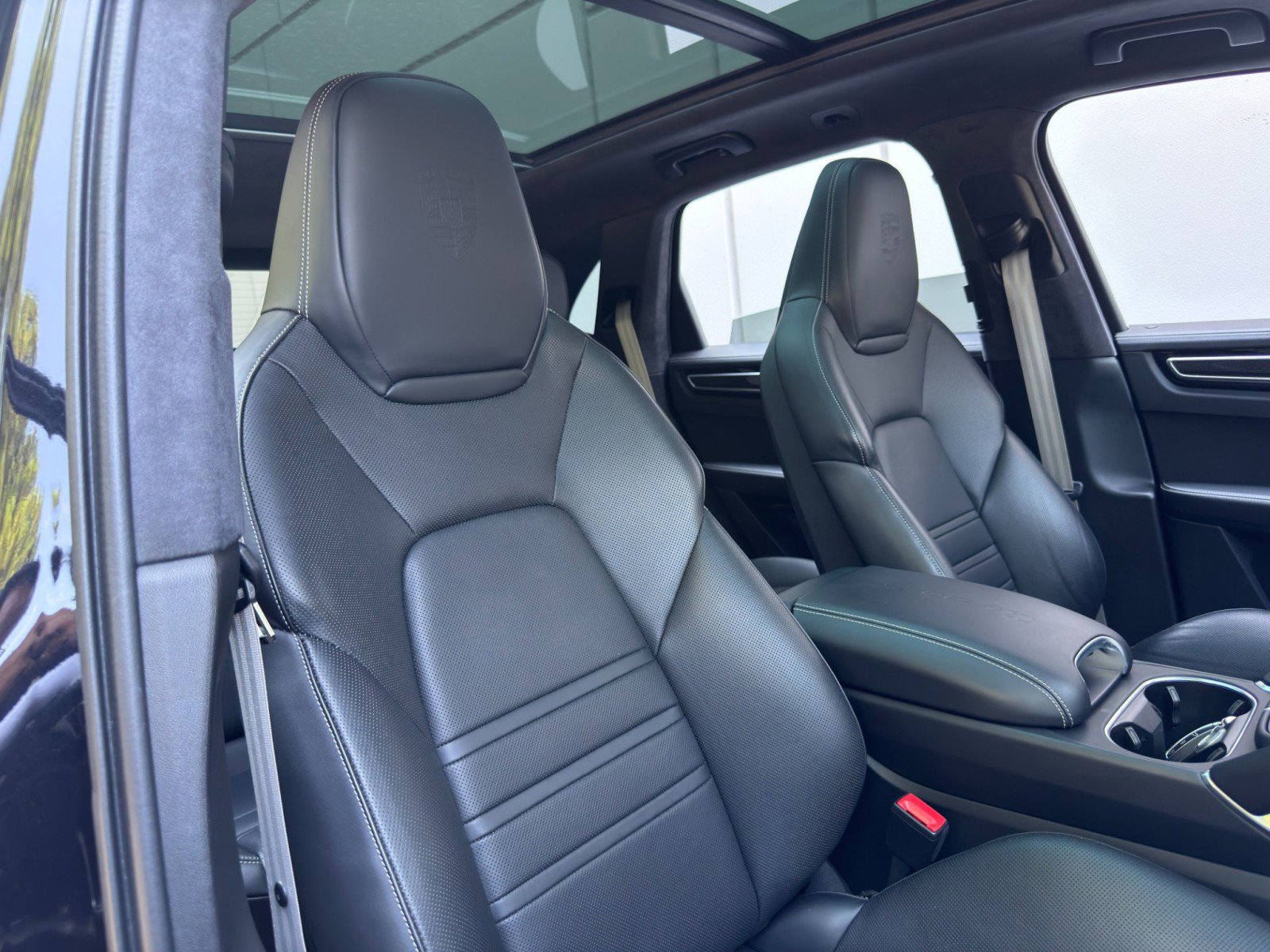 Used 2021 Porsche Cayenne Turbo S image 43