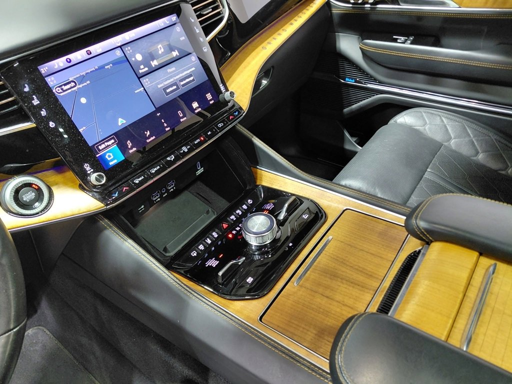 Used 2022 Jeep Grand Wagoneer Series III image 32