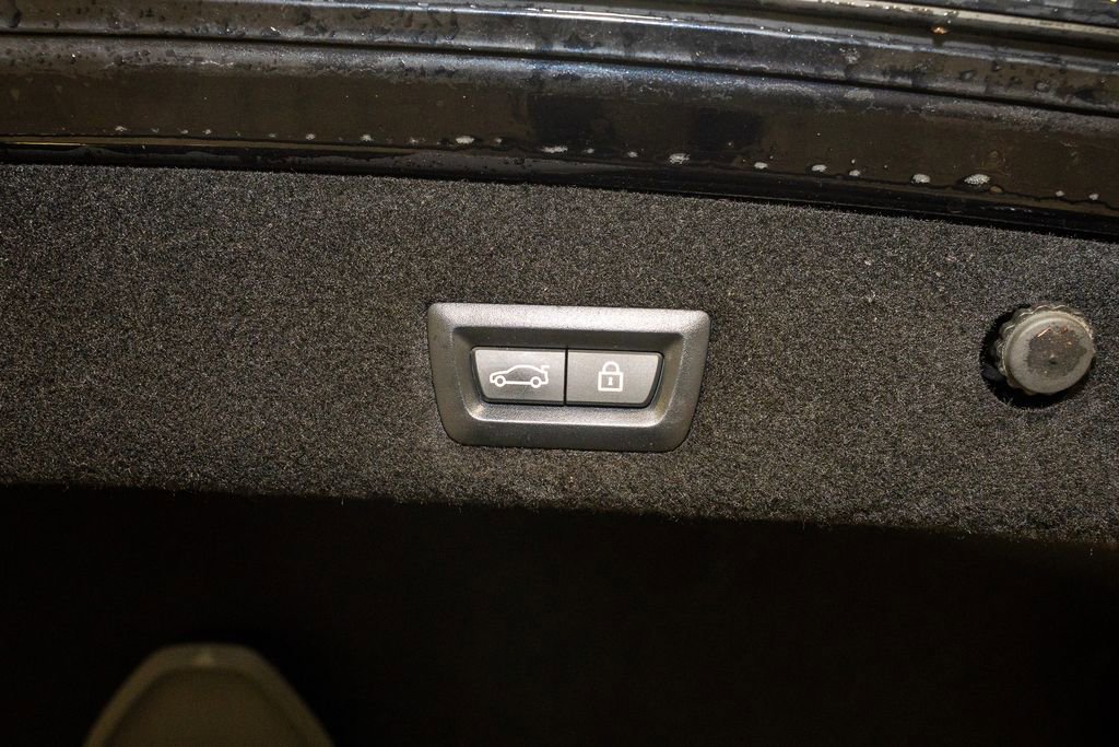 Used 2019 BMW 740i w/ M Sport Package image 6