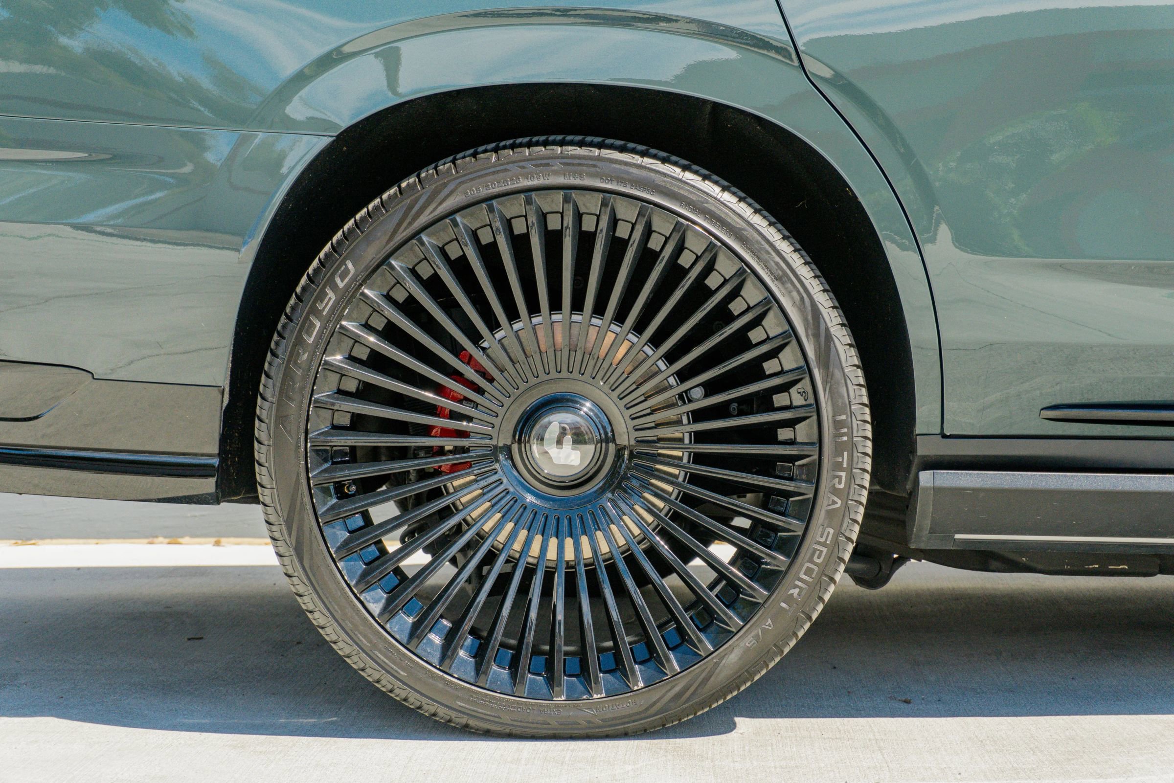 Used 2025 Cadillac Escalade V w/ LPO, ONYX Package AWD/4WD image 38