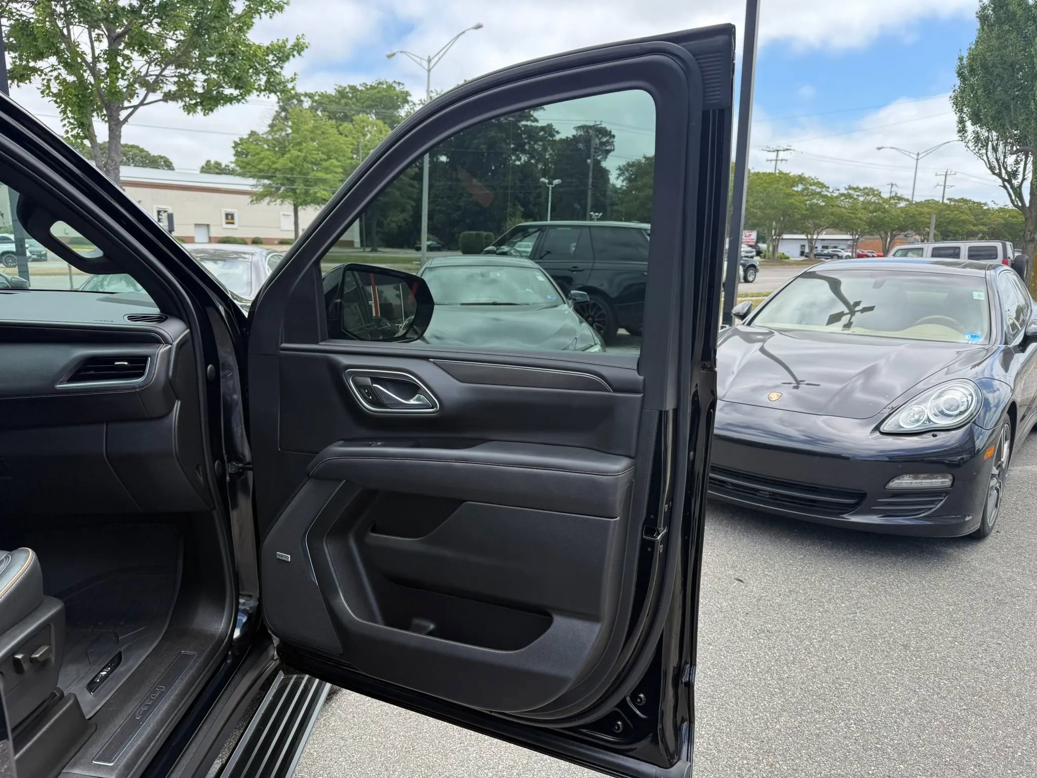 Used 2023 GMC Yukon XL AT4 w/ AT4 Premium Package AWD/4WD image 30