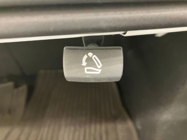 Used 2018 Chevrolet Malibu LT w/ Driver Confidence Package image 39