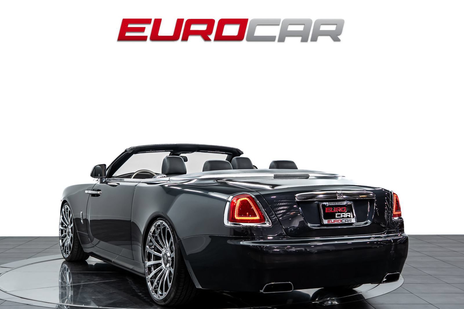 Used 2018 Rolls-Royce Dawn RWD image 4