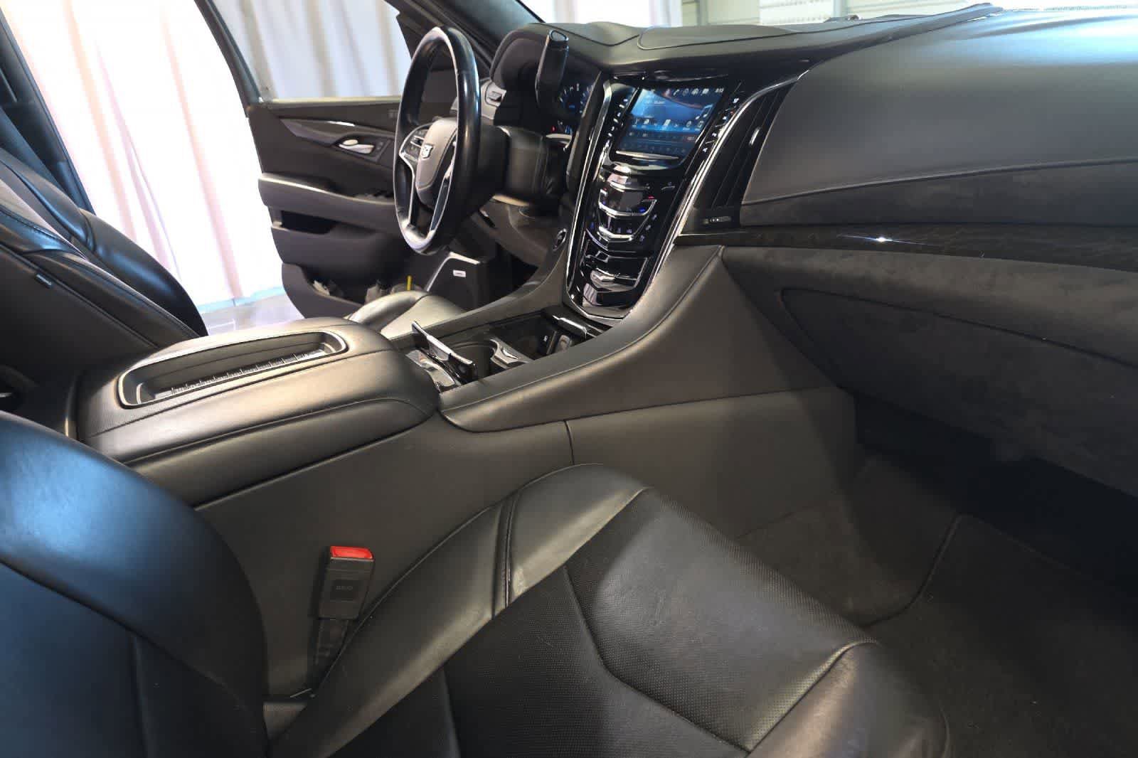 Used 2019 Cadillac Escalade Platinum w/ Escalade Sport Edition AWD/4WD image 18