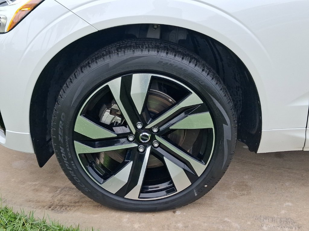 Certified 2024 Volvo XC60 B5 Core AWD/4WD image 3