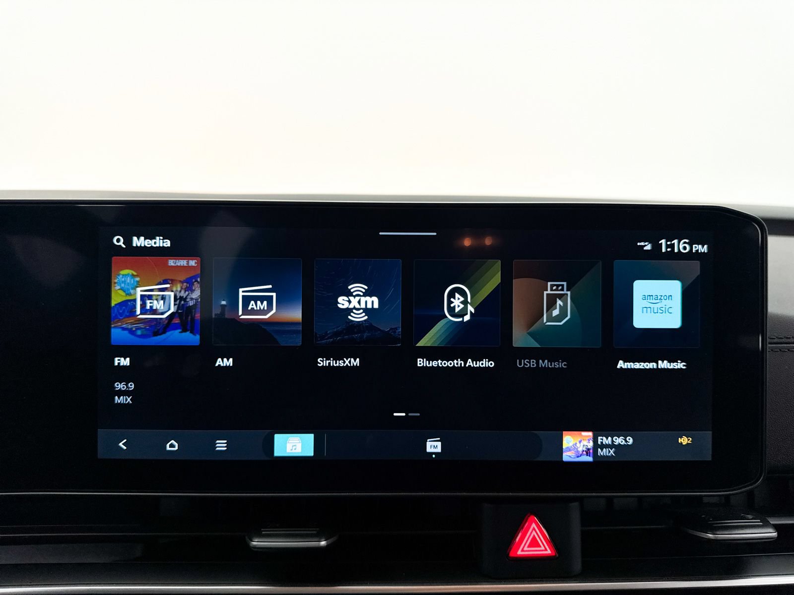 Used 2025 Kia Carnival EX FWD image 24
