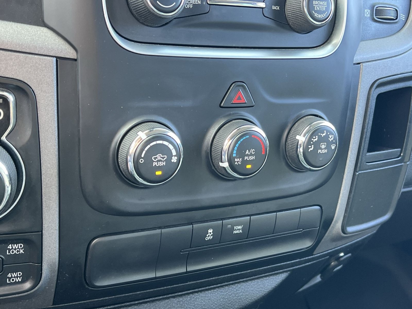 Used 2017 RAM 1500 Express AWD/4WD image 19