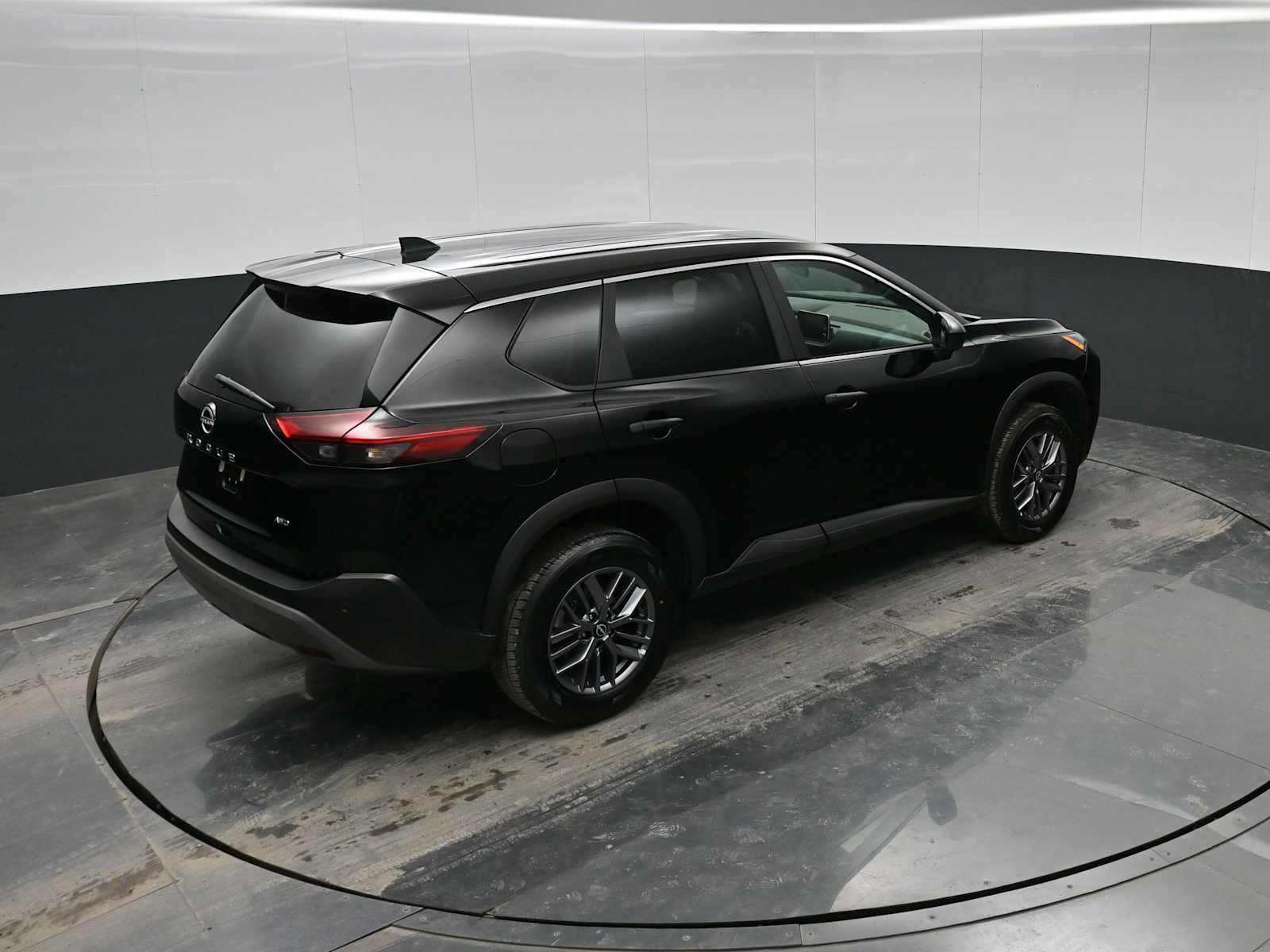 Used 2023 Nissan Rogue S image 28