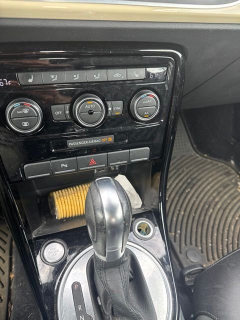 Used 2019 Volkswagen Beetle 2.0T Final Edition SEL FWD image 7