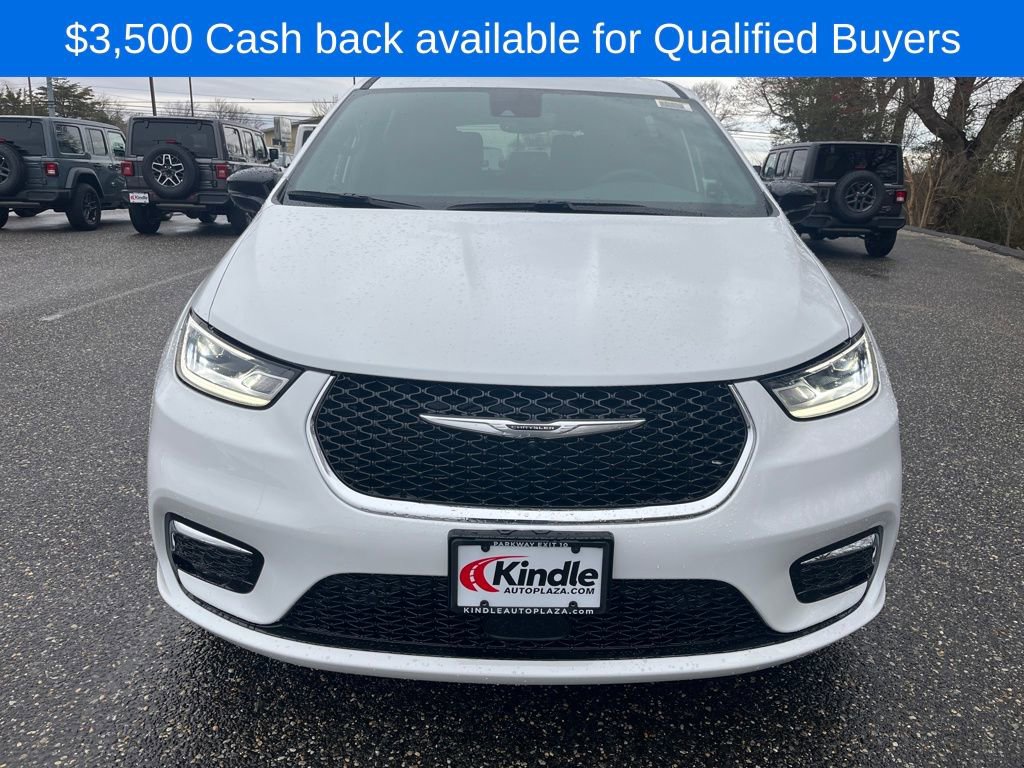 New 2026 Chrysler Pacifica Select image 2