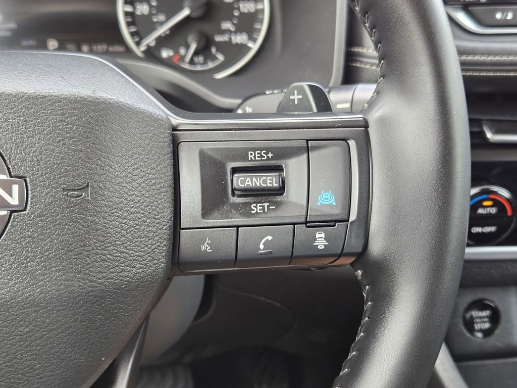 Used 2025 Nissan Rogue SV AWD/4WD image 27