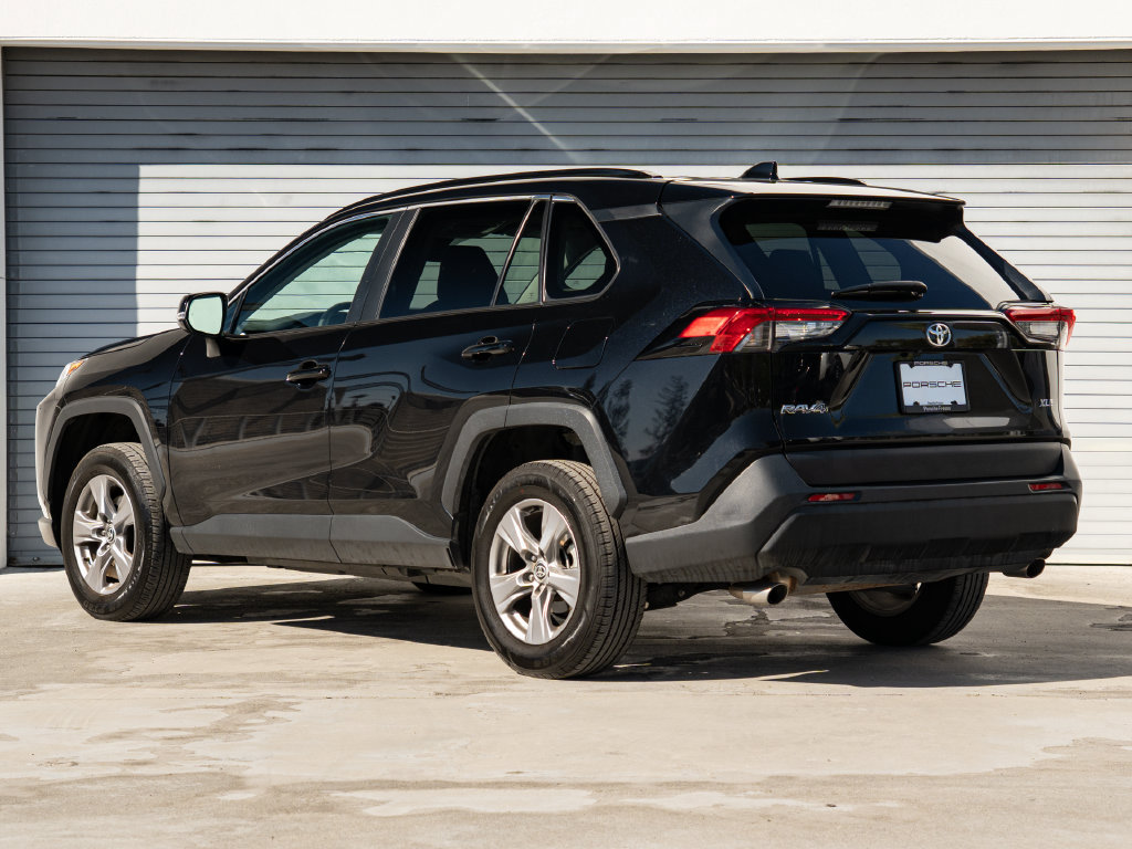 Used 2025 Toyota RAV4 XLE FWD image 3