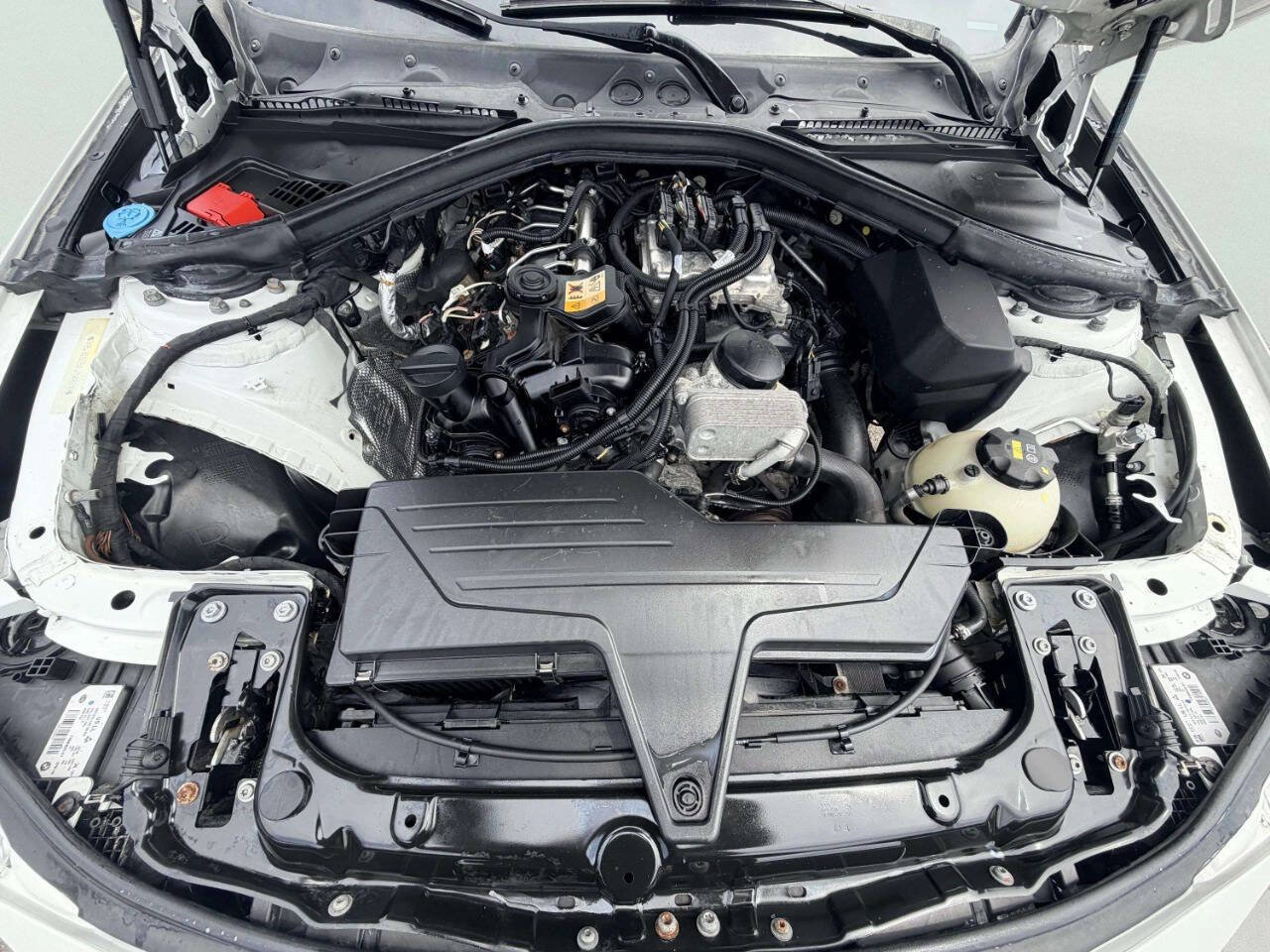 Used 2018 BMW 320i xDrive Sedan AWD/4WD image 12