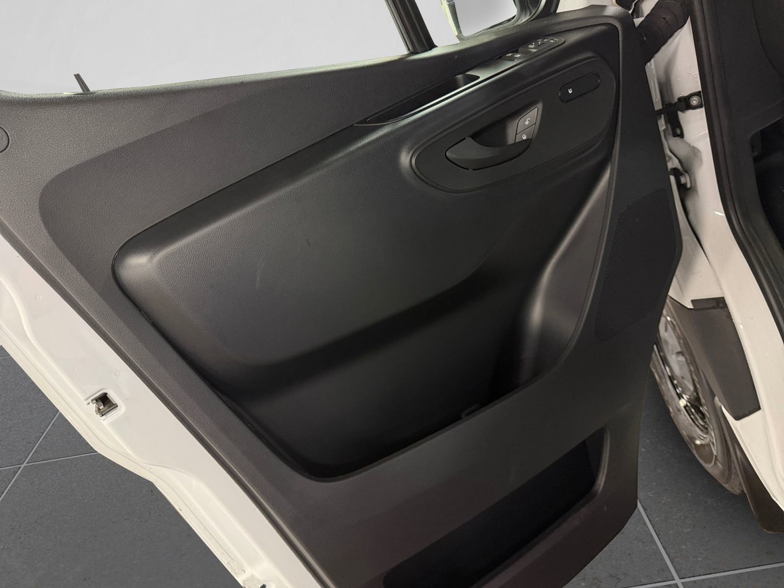 Used 2024 Mercedes-Benz eSprinter 170 Cargo image 16