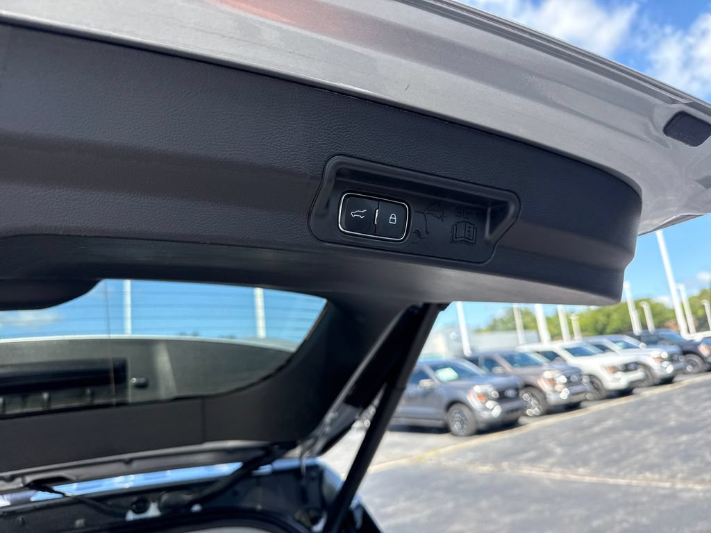 Used 2024 Ford Explorer XLT w/ Equipment Group 202A AWD/4WD image 19