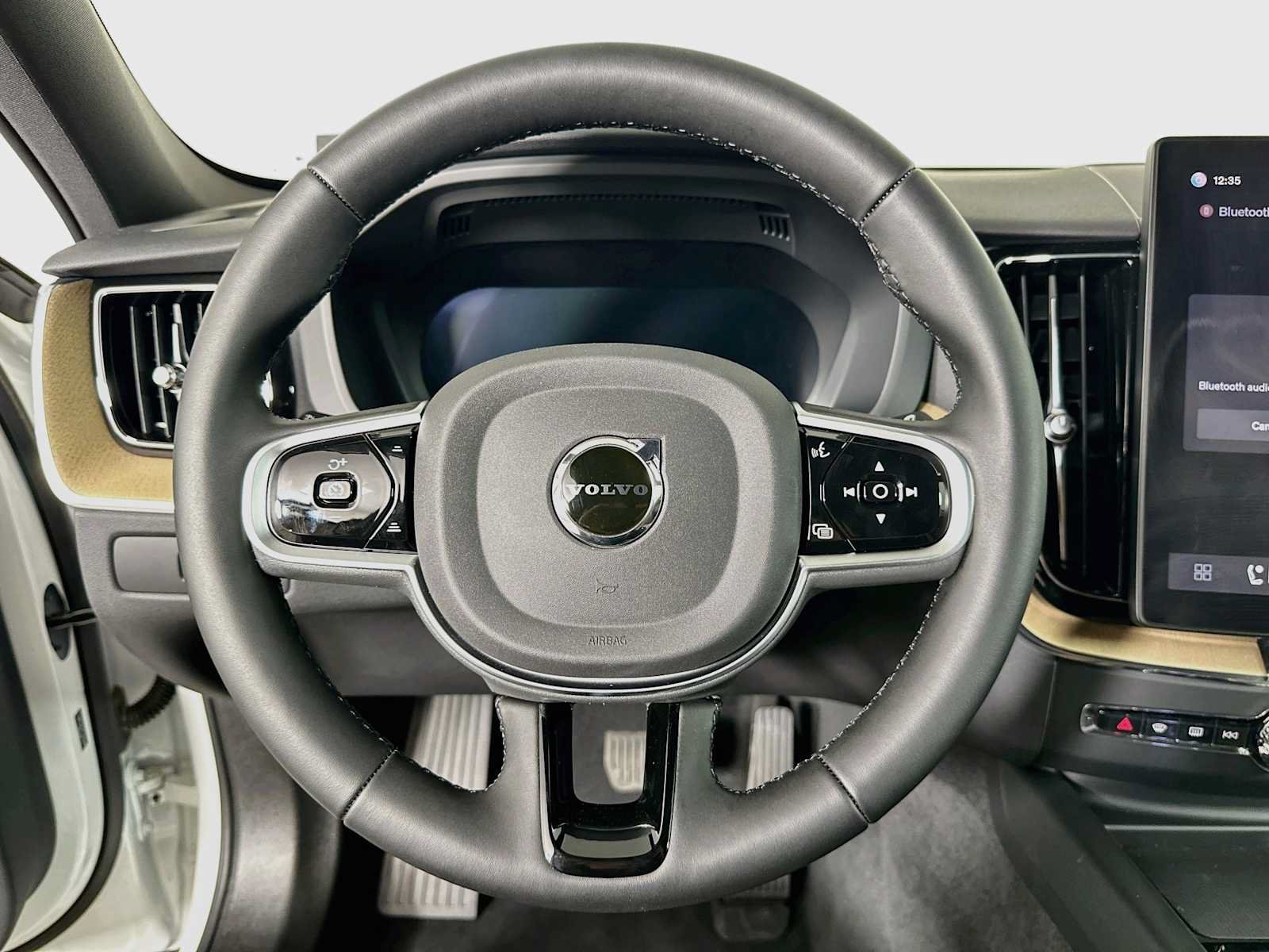 New 2026 Volvo XC60 B5 Plus w/ Climate Package PRO AWD/4WD image 11
