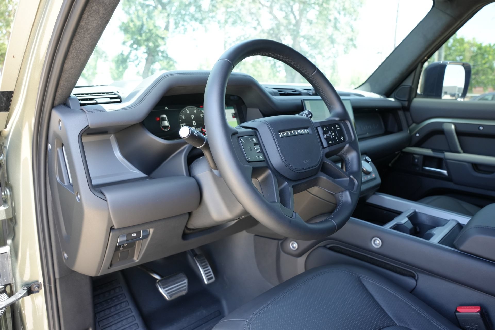 Used 2025 Land Rover Defender 110 X AWD/4WD image 16