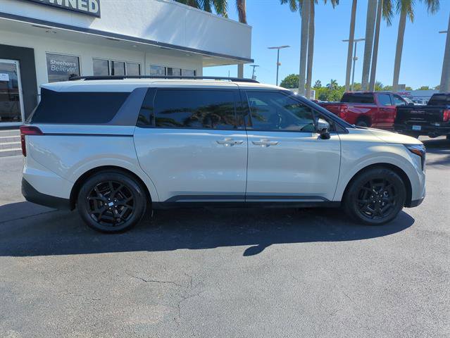 Used 2025 Kia Carnival SX Prestige image 11