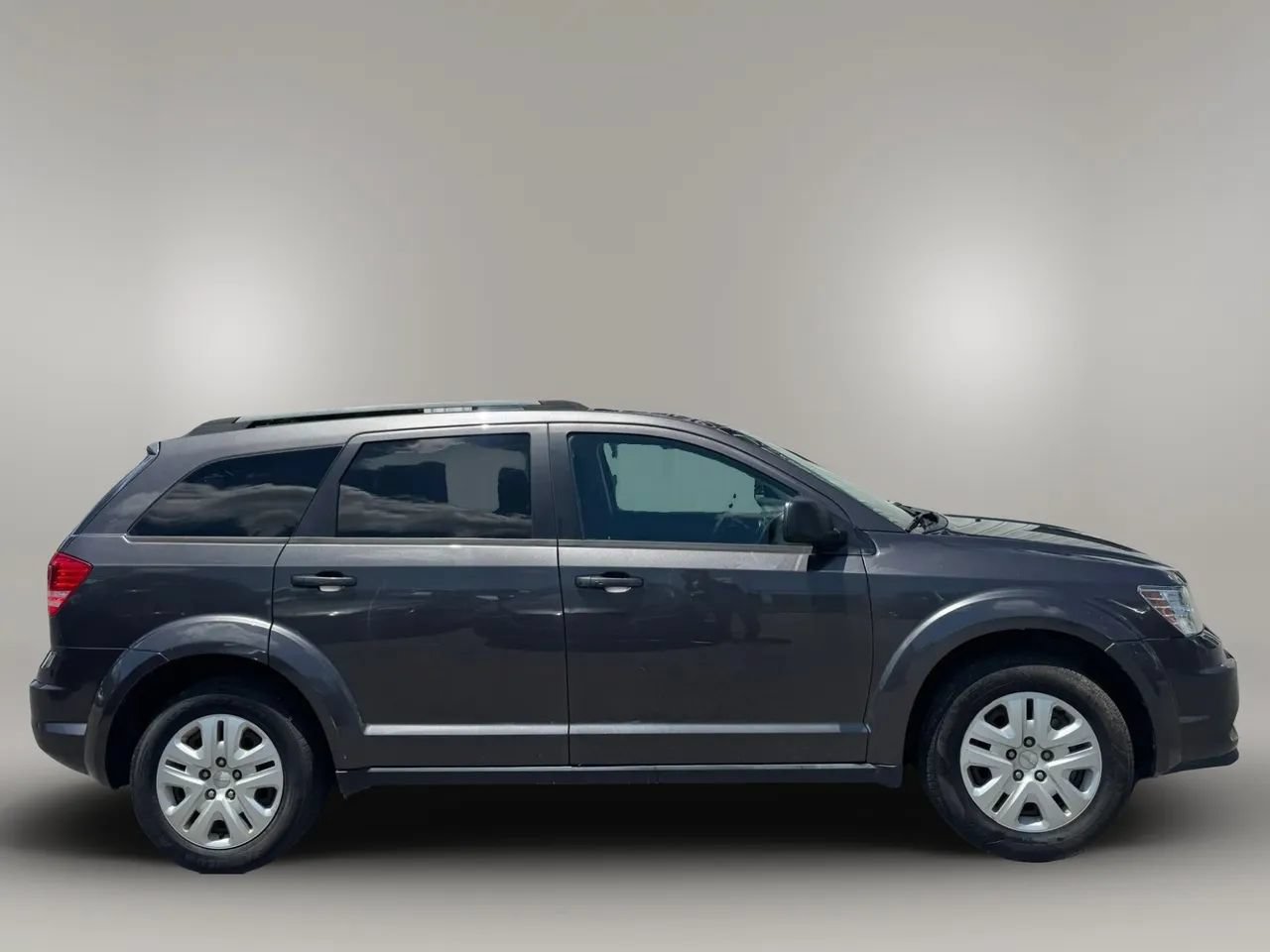 Used 2017 Dodge Journey SE FWD image 4
