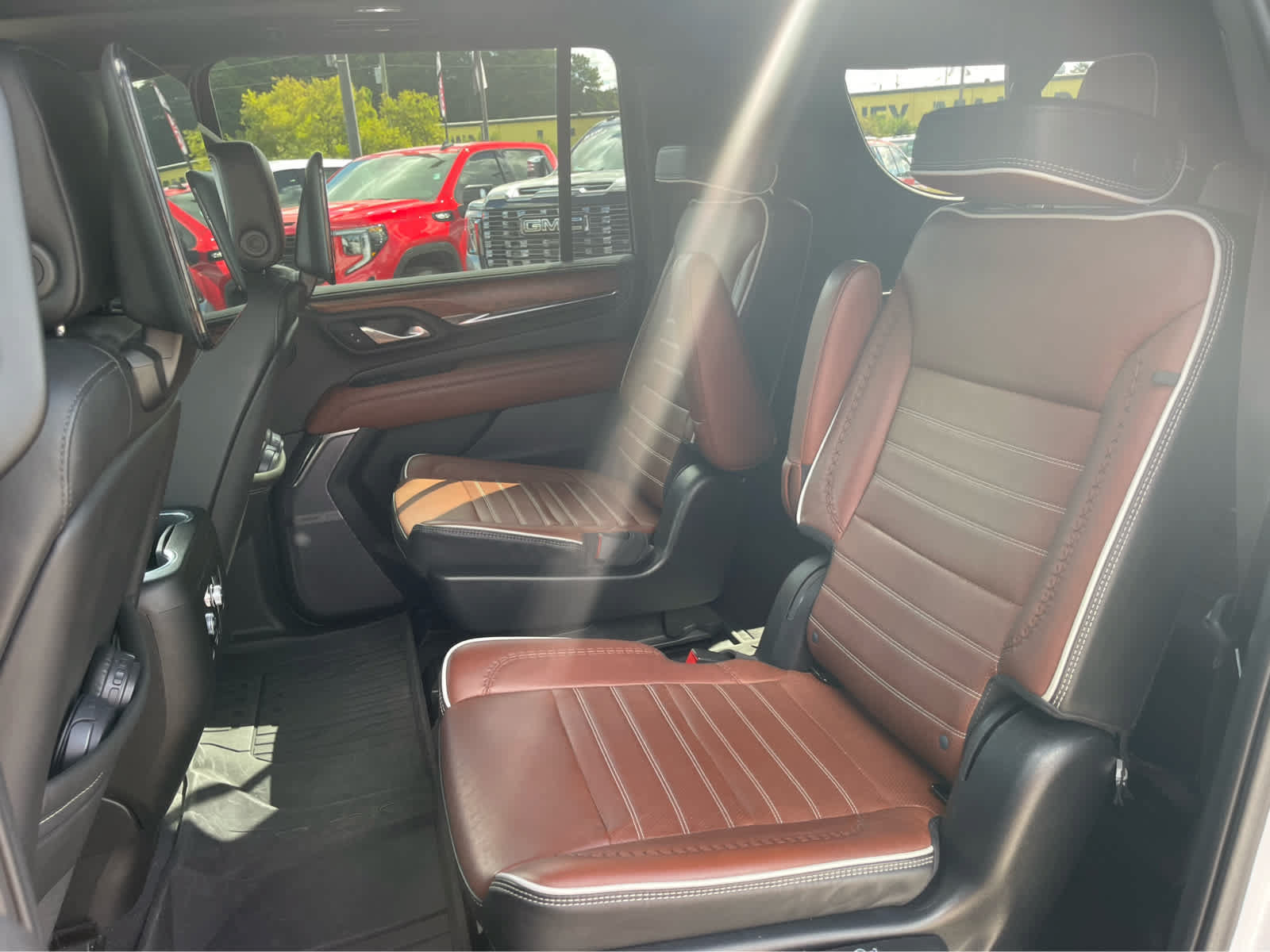 Used 2023 GMC Yukon XL Denali Ultimate AWD/4WD image 21