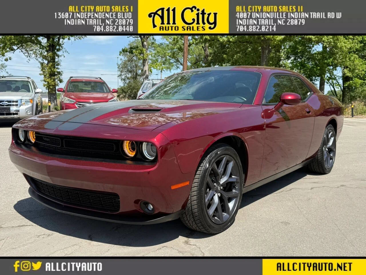 Used 2020 Dodge Challenger SXT w/ Blacktop Package RWD image 3