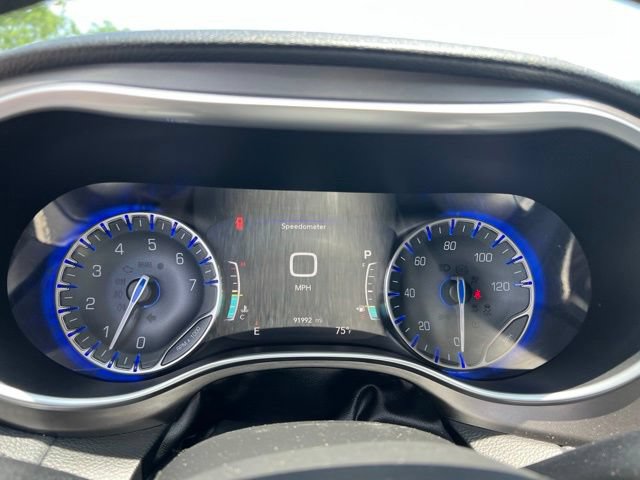 Used 2018 Chrysler Pacifica Limited FWD image 11
