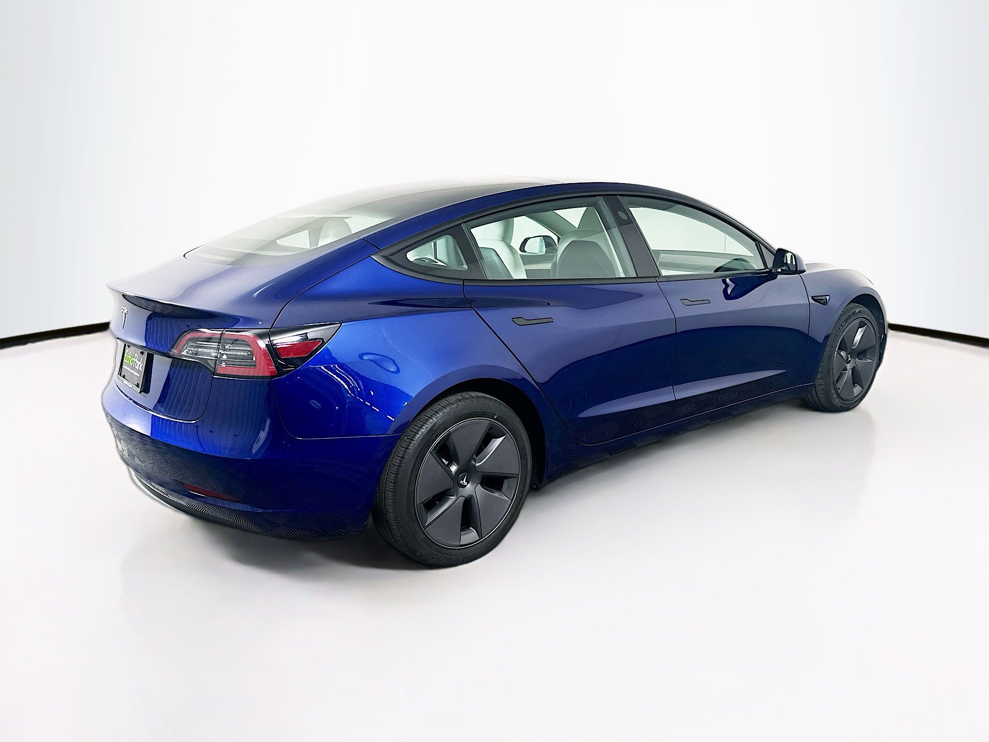 Used 2023 Tesla Model 3 Standard Range image 9