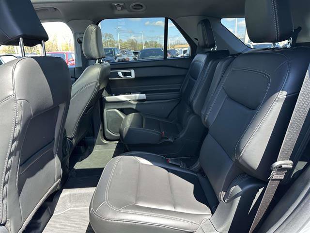 Used 2023 Ford Explorer XLT w/ Equipment Group 202A AWD/4WD image 13