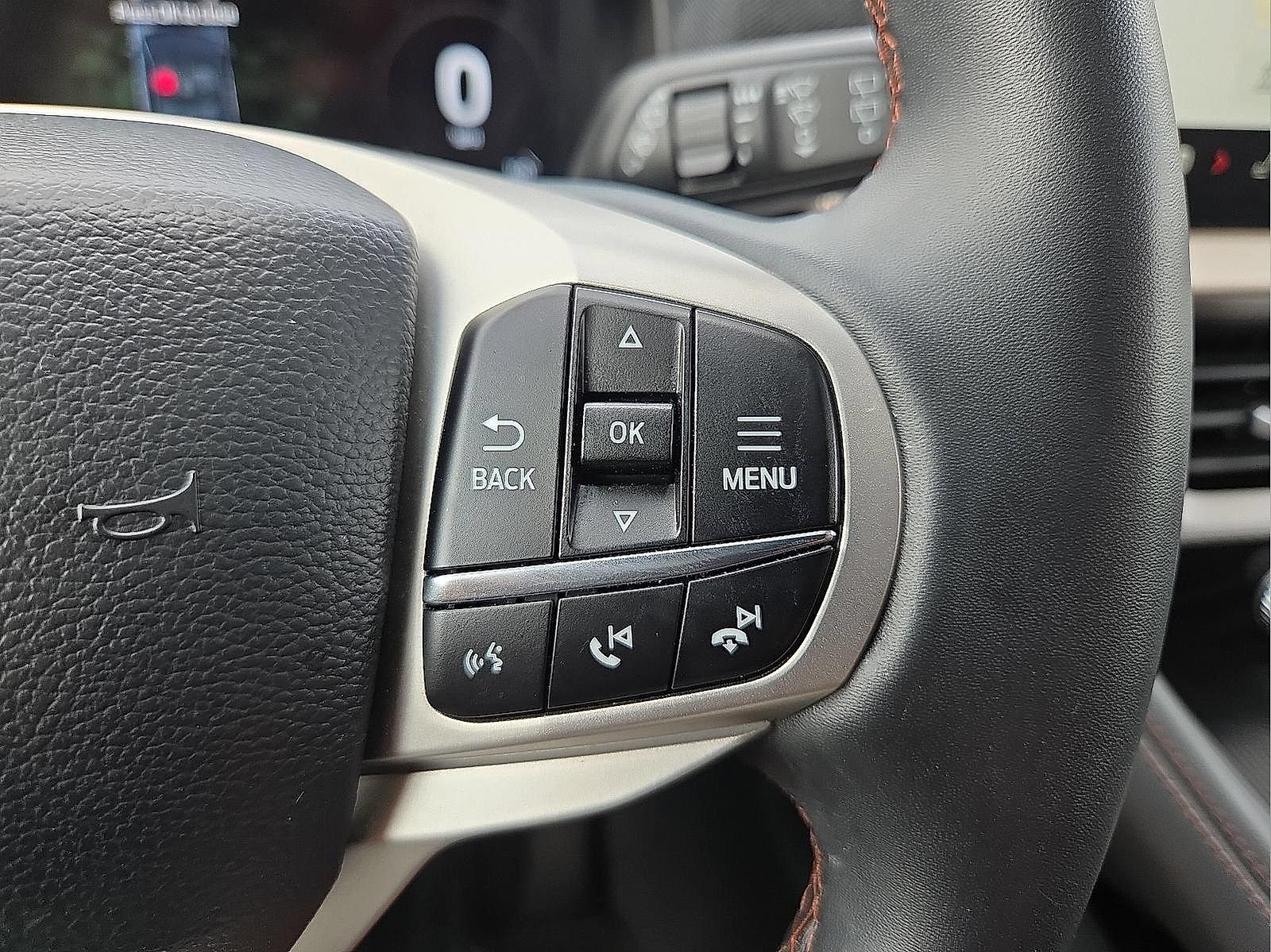 Used 2025 Ford Explorer Active AWD/4WD image 24
