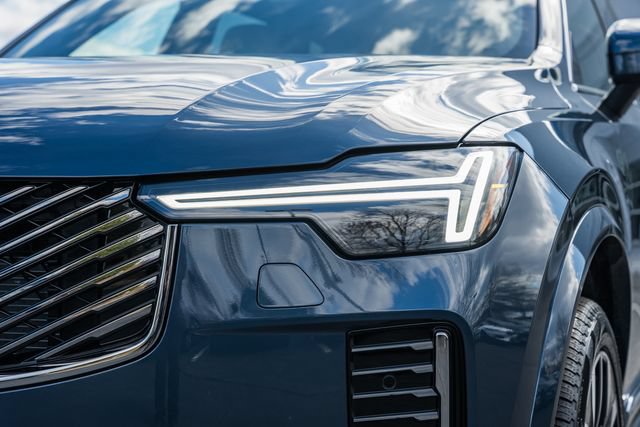 New 2026 Volvo XC90 B6 Plus w/ Protection Package Premier image 13
