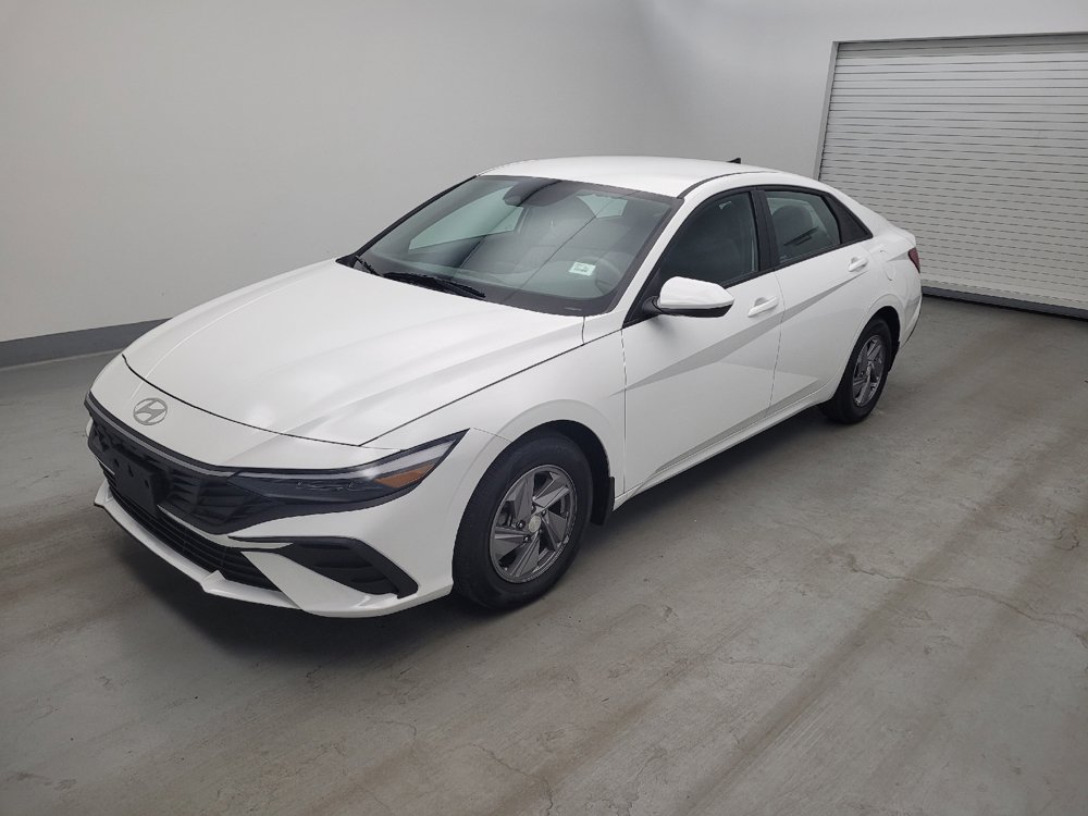 Used 2025 Hyundai Elantra SE FWD image 2