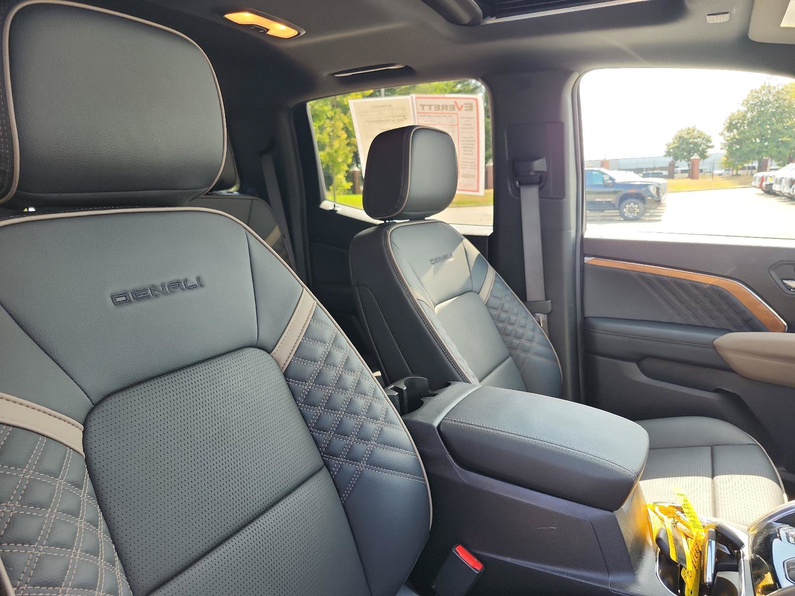 Used 2026 GMC Canyon Denali AWD/4WD image 8