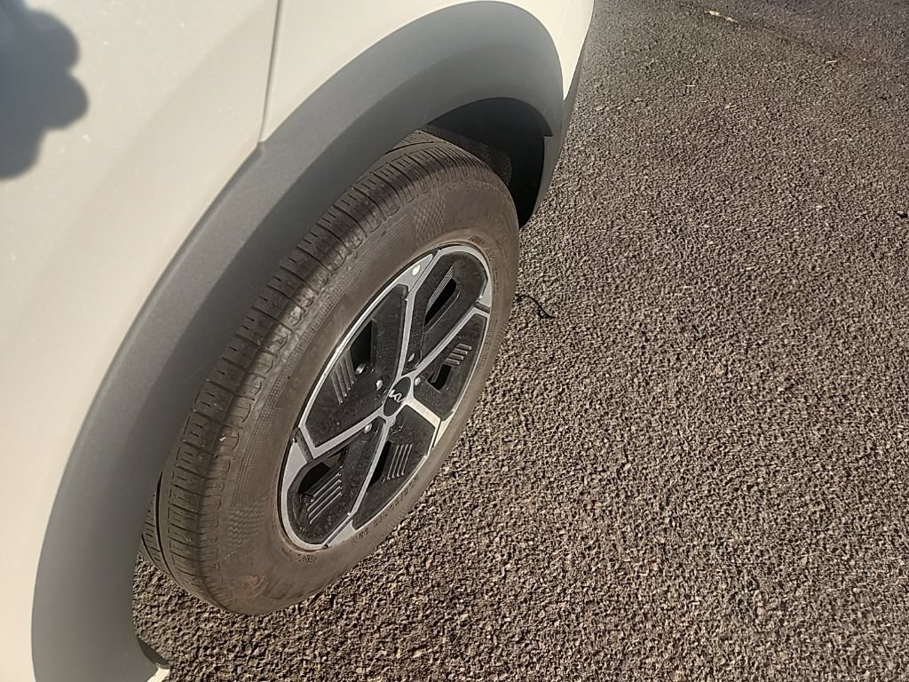 Certified 2024 Kia Niro LX FWD image 9