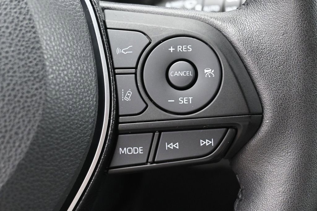 Used 2021 Toyota RAV4 XLE Premium AWD/4WD image 19